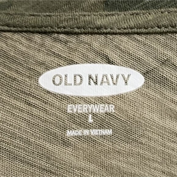 Old Navy EveryWear Green Camo V-Neck T-Shirt for Women Size Large - Picture 10 of 10